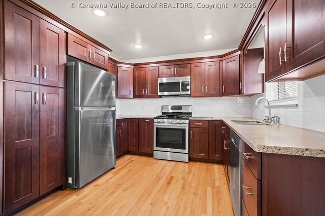 2044 LINCOLN Avenue, St Albans, WV 25177