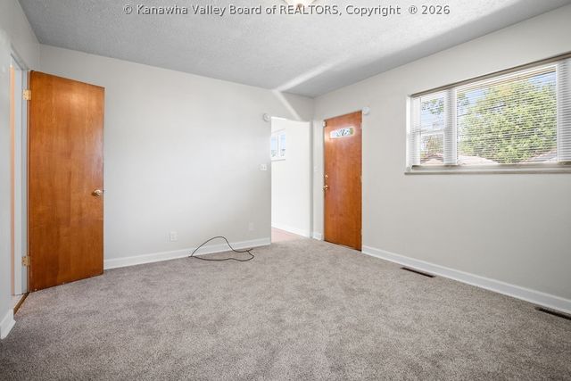 2044 LINCOLN Avenue, St Albans, WV 25177
