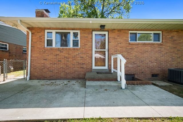 2044 LINCOLN Avenue, St Albans, WV 25177