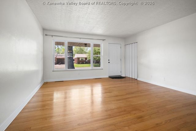 2044 LINCOLN Avenue, St Albans, WV 25177