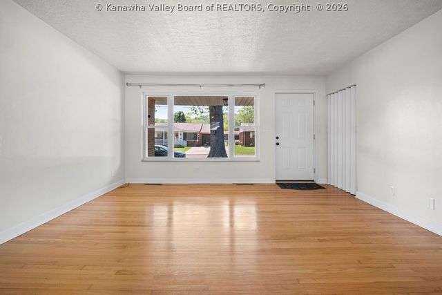 2044 LINCOLN Avenue, St Albans, WV 25177