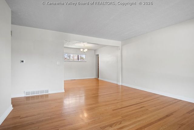 2044 LINCOLN Avenue, St Albans, WV 25177