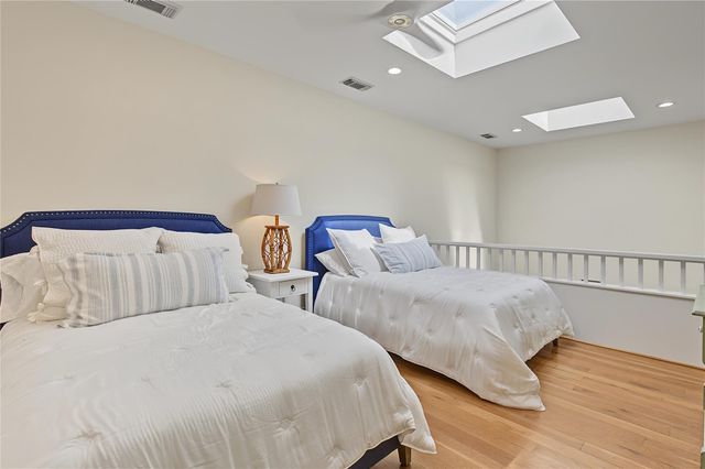 10 Islamorada, Hitchcock, TX 77563