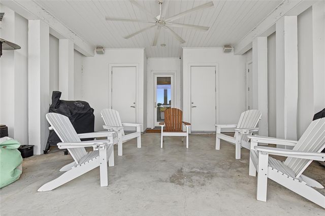 10 Islamorada, Hitchcock, TX 77563