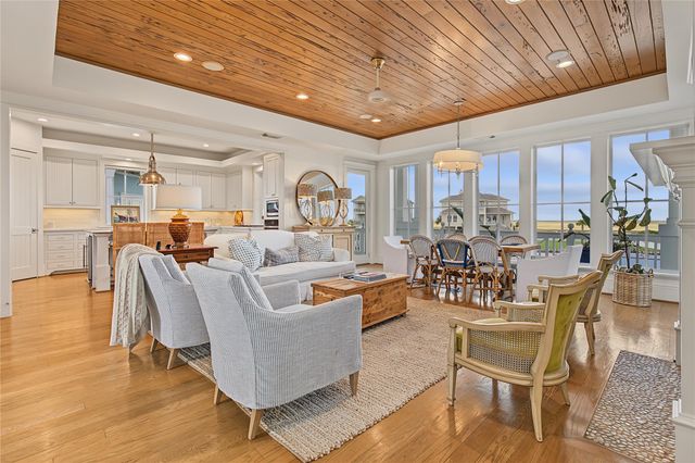 10 Islamorada, Hitchcock, TX 77563