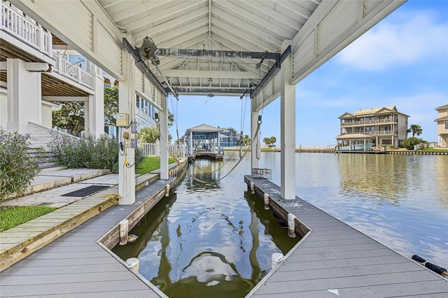 10 Islamorada, Hitchcock, TX 77563