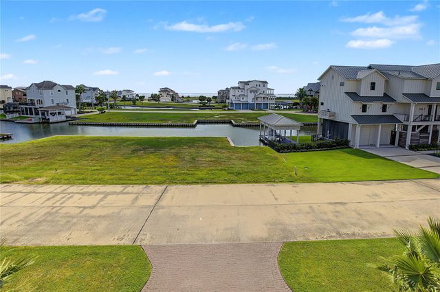 10 Islamorada, Hitchcock, TX 77563