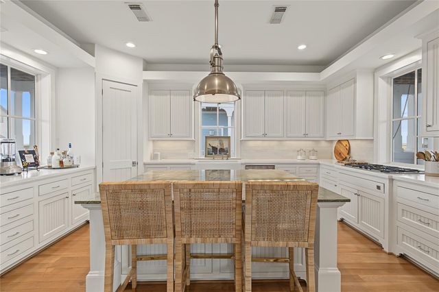 10 Islamorada, Hitchcock, TX 77563