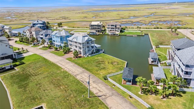 10 Islamorada, Hitchcock, TX 77563