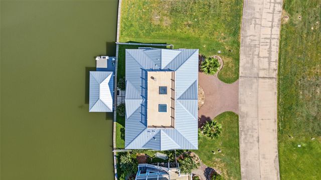 10 Islamorada, Hitchcock, TX 77563