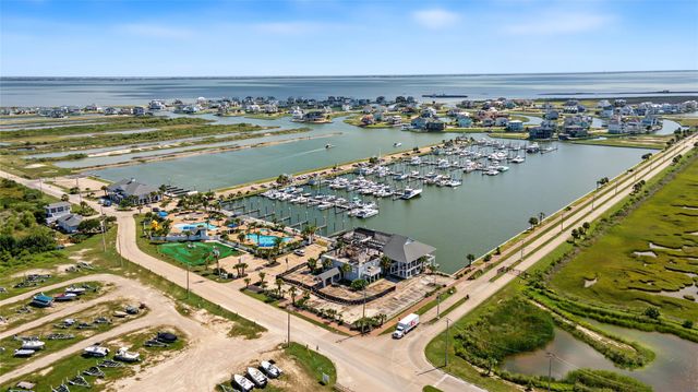 10 Islamorada, Hitchcock, TX 77563