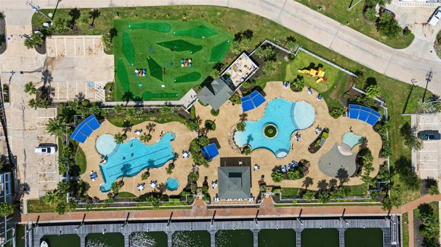 10 Islamorada, Hitchcock, TX 77563