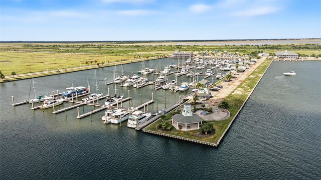 10 Islamorada, Hitchcock, TX 77563