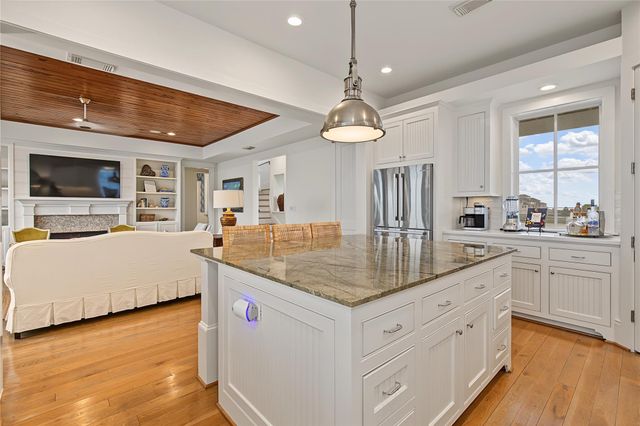 10 Islamorada, Hitchcock, TX 77563
