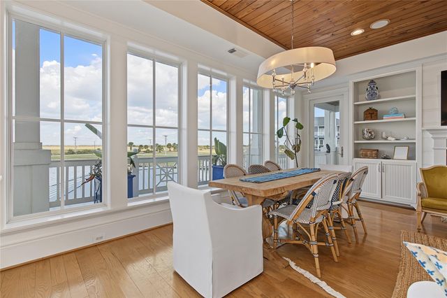 10 Islamorada, Hitchcock, TX 77563