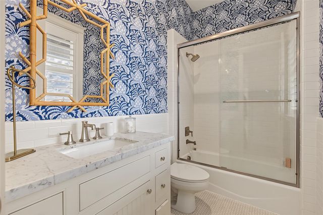 10 Islamorada, Hitchcock, TX 77563