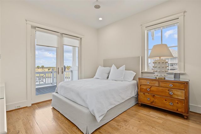 10 Islamorada, Hitchcock, TX 77563