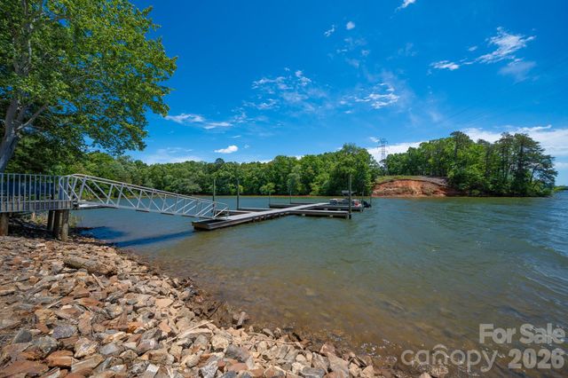 136 Oak Point Lane, Stony Point, NC 27028