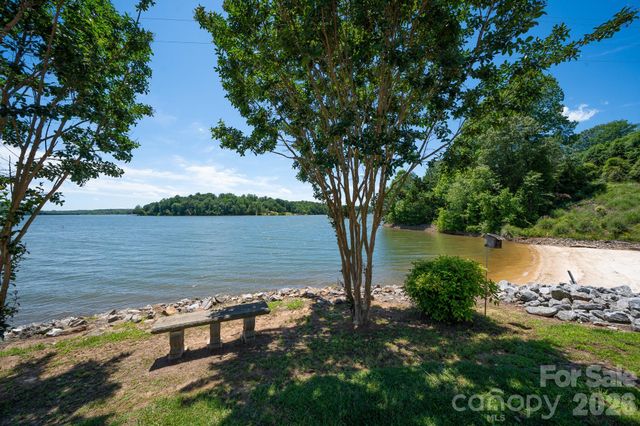 136 Oak Point Lane, Stony Point, NC 27028