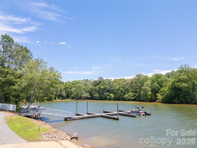 136 Oak Point Lane, Stony Point, NC 27028