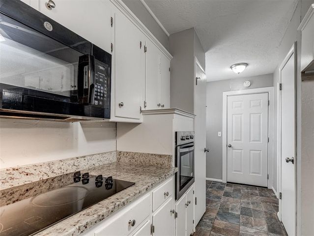 2013 Hardy Drive, Edmond, OK 73013