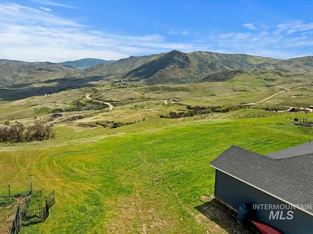 34 Deirdre Dr, Horseshoe Bend, ID 83629 photo 4