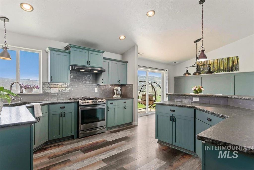 34 Deirdre Dr, Horseshoe Bend, ID 83629 photo 5