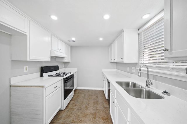 28630 Lochlevan Court, Huffman, TX 77336