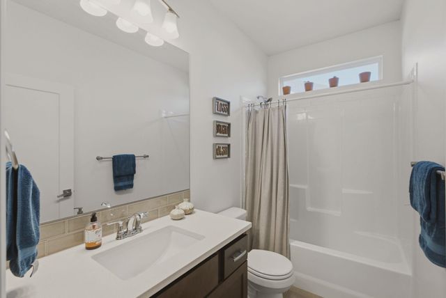 8206 W Kackley Cir, Wichita, KS 67205