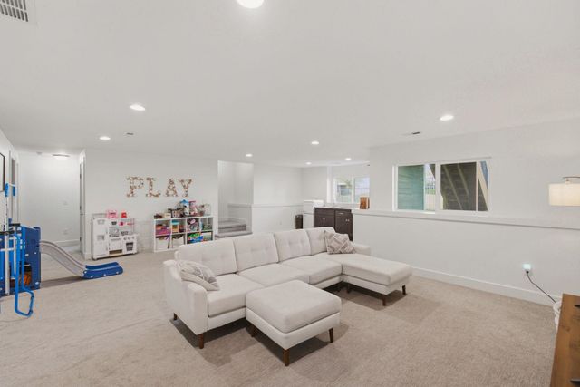 8206 W Kackley Cir, Wichita, KS 67205