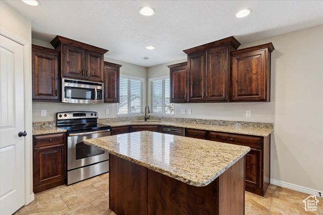 5464 S 3200 W, Roy, UT 84067