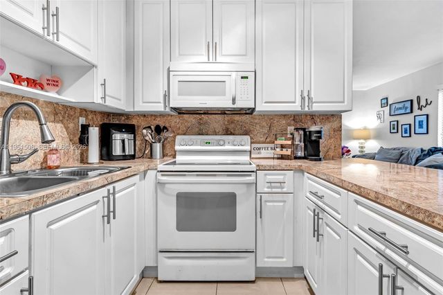 7585 SW 28th Street, Miami, FL 33155