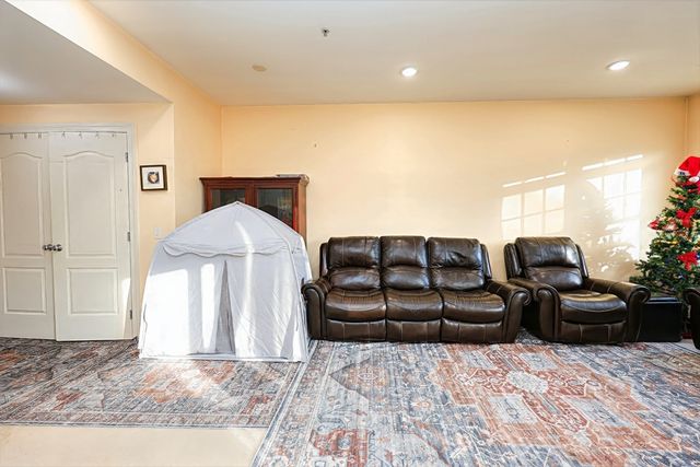 614 Pond St 1411, Braintree, MA 02184