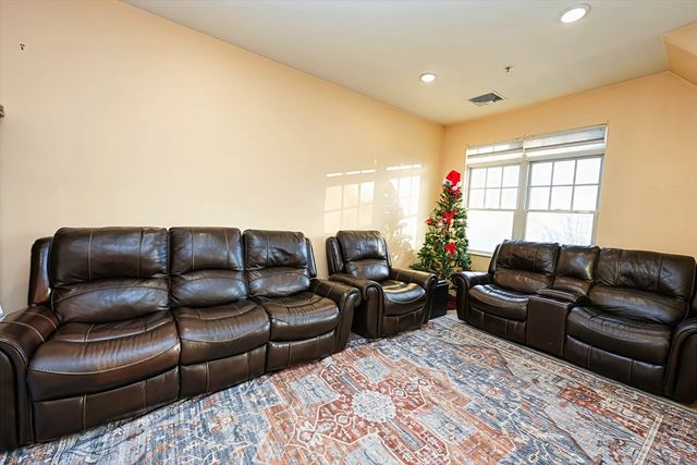 614 Pond St 1411, Braintree, MA 02184