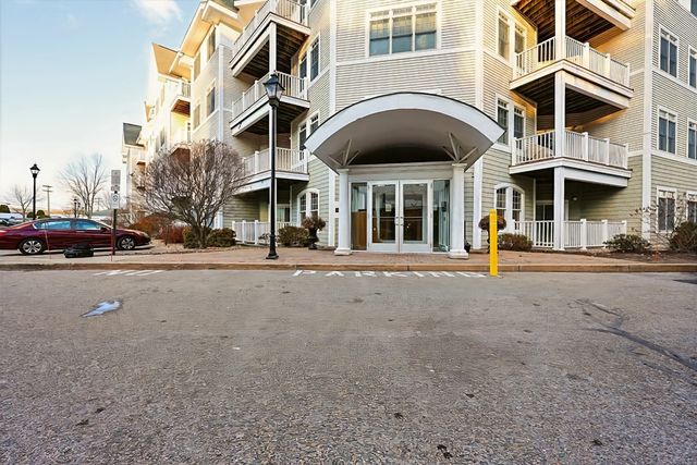 614 Pond St 1411, Braintree, MA 02184