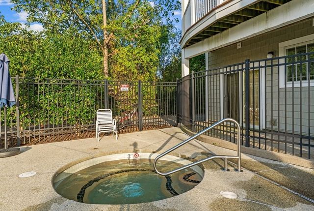 614 Pond St 1411, Braintree, MA 02184