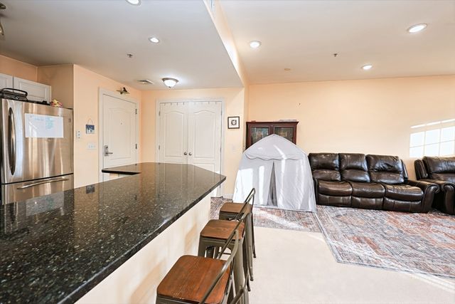 614 Pond St 1411, Braintree, MA 02184