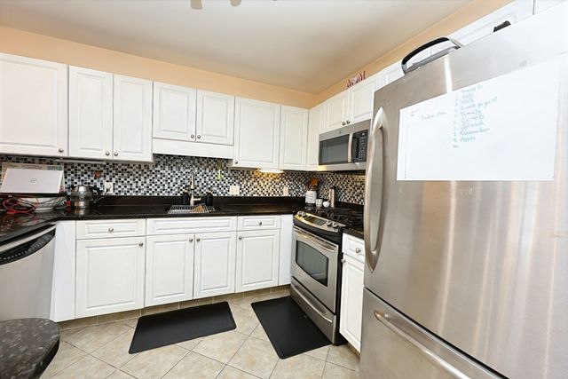 614 Pond St 1411, Braintree, MA 02184