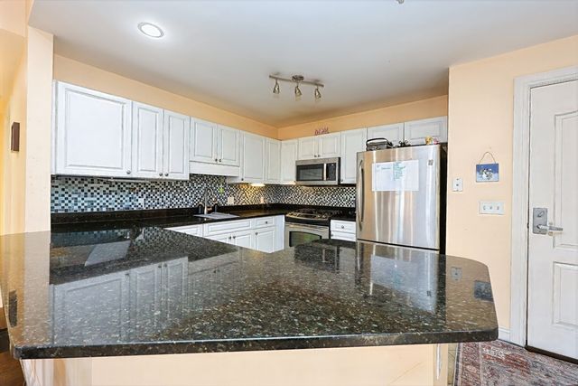 614 Pond St 1411, Braintree, MA 02184