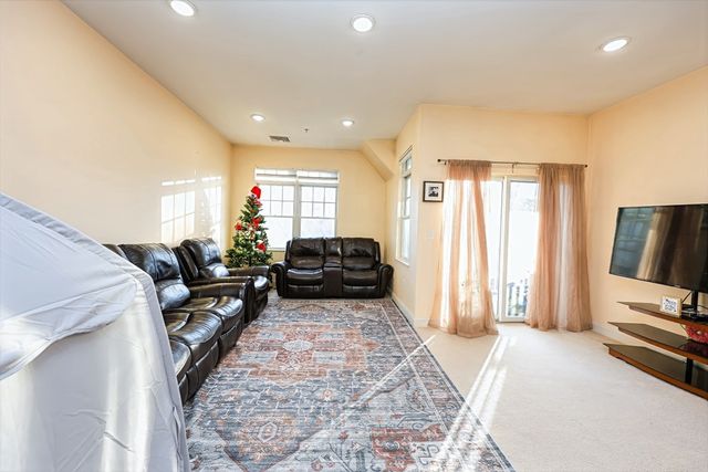 614 Pond St 1411, Braintree, MA 02184