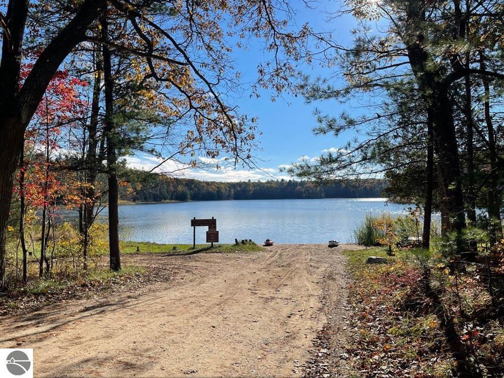 Image 20 of property listing at Unit 20 NW Dockery Road, Nw, Williamsburg, MI 49690