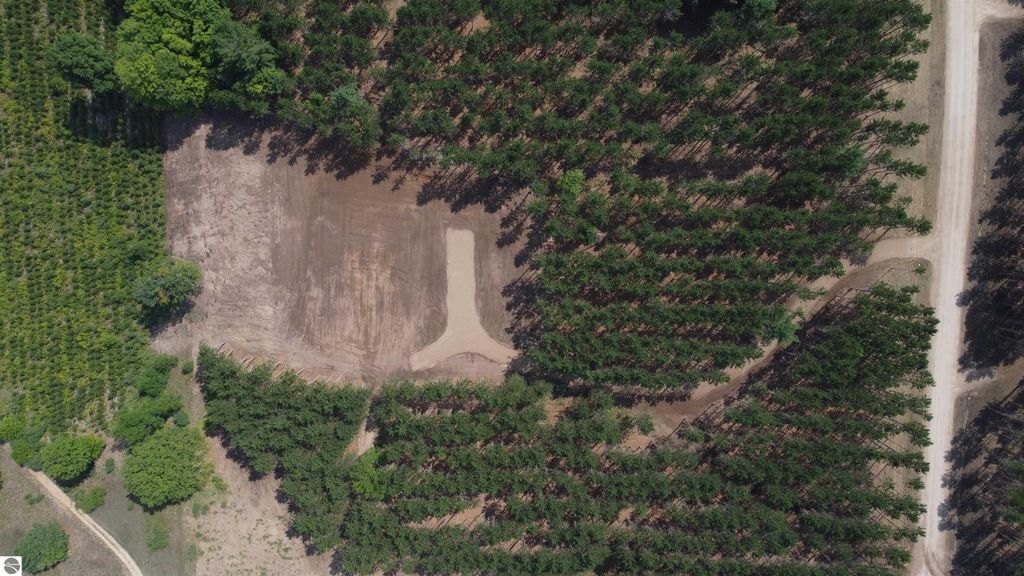 Image 9 of property listing at Unit 20 NW Dockery Road, Nw, Williamsburg, MI 49690