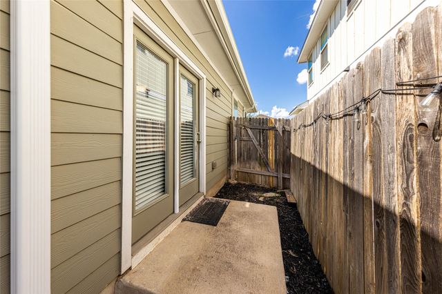 368 Wapiti RD, Buda, TX 78610