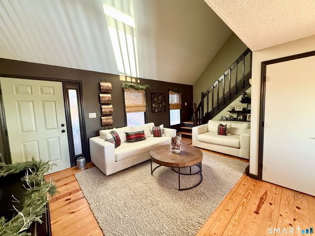 105 Riverside Drive, Meriden, CT 06451