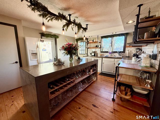 105 Riverside Drive, Meriden, CT 06451