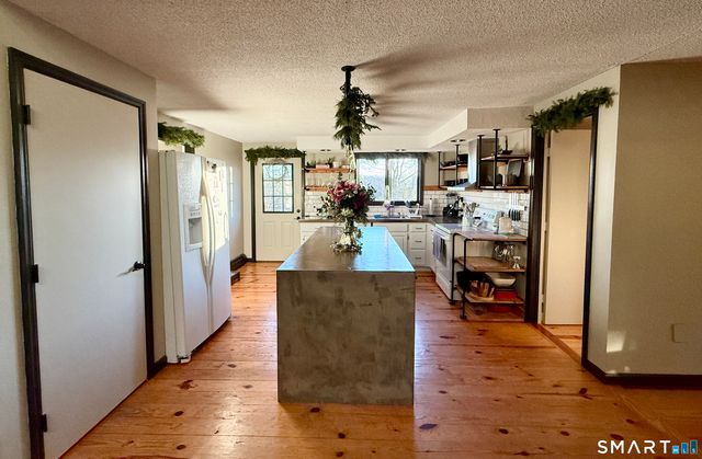 105 Riverside Drive, Meriden, CT 06451