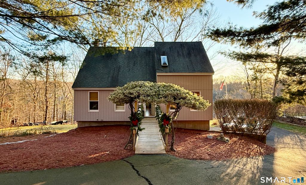 105 Riverside Drive, Meriden, CT 06451