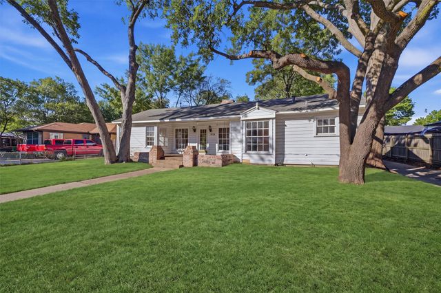 1420 N Shannon Street, Sherman, TX 75092