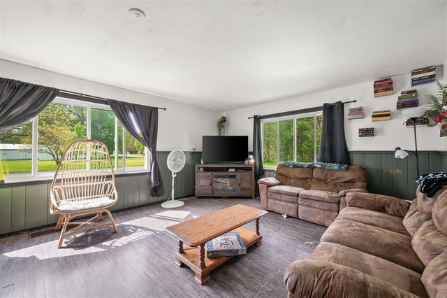 806 Enterprise Street, Buchanan, MI 49107