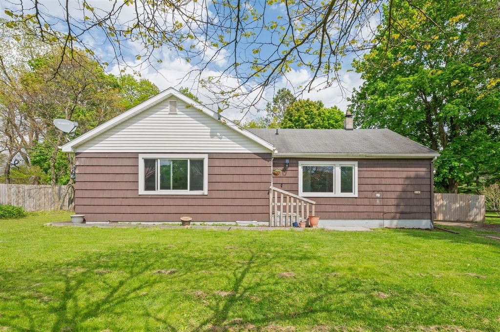 806 Enterprise Street, Buchanan, MI 49107